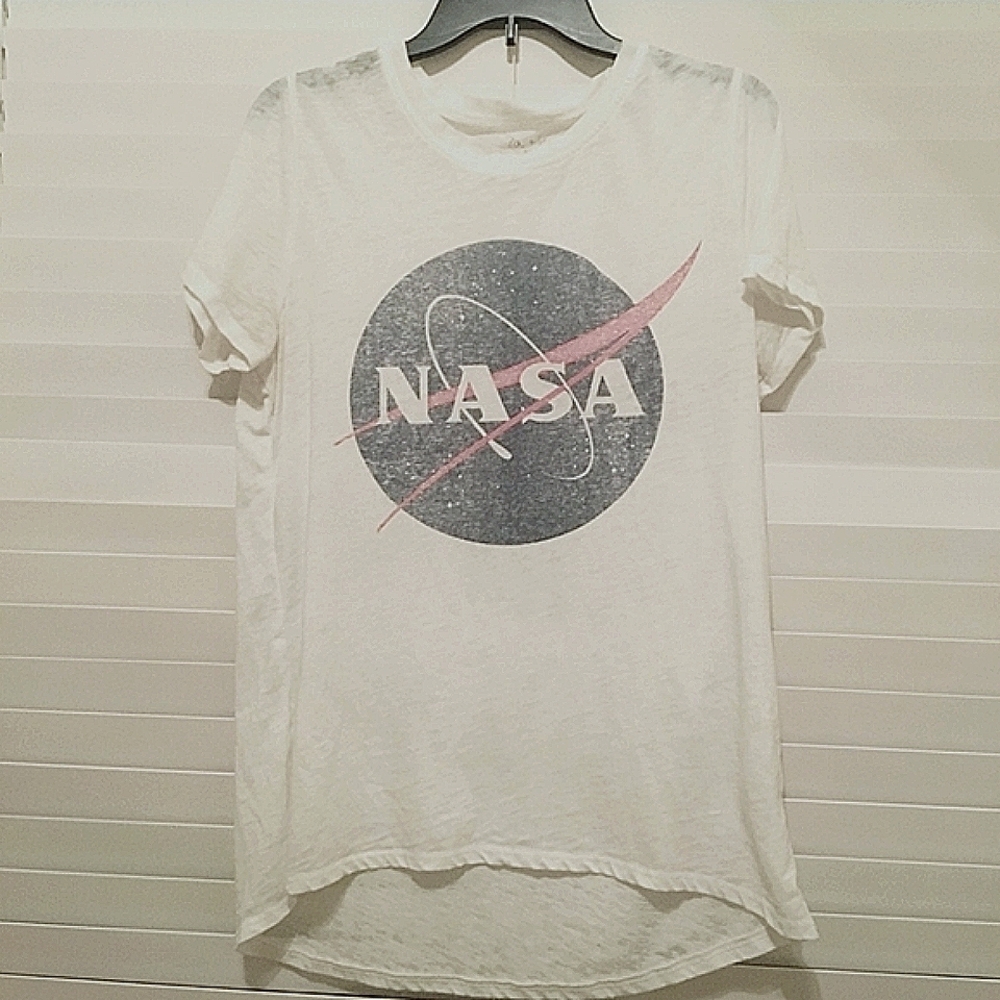 NWOT NASA TEE (ZOE+LIV) S